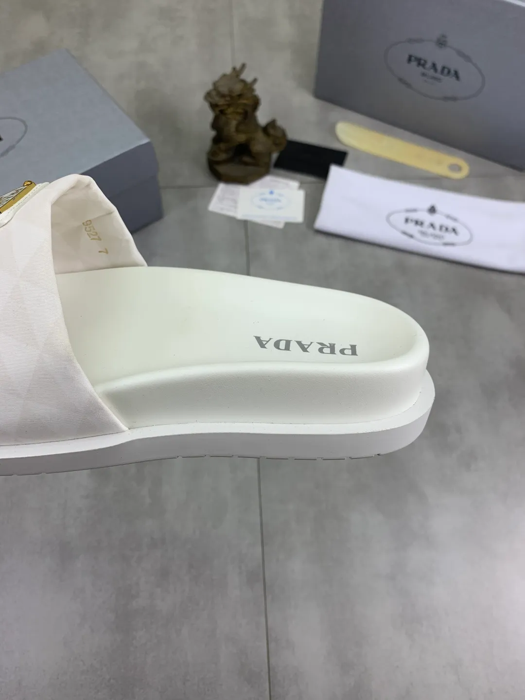 Men's shoes 💰P320💰【New style】🎁🎁🎁 PRADA Prada's new casual slippers, original official website, perfect workmanship, conveying a kind of noble luxury, sublimating its definition of luxury in Prada's high-end extraordinary craftsmanship. Original combination outsole, code number: 38-44 (45 customized) Multiple colors 🉑️ to choose from